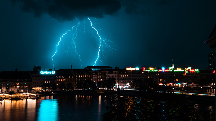 雷電